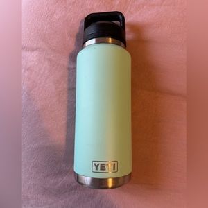 36oz teal yeti water bottle. Great condition - few bumps/scratches